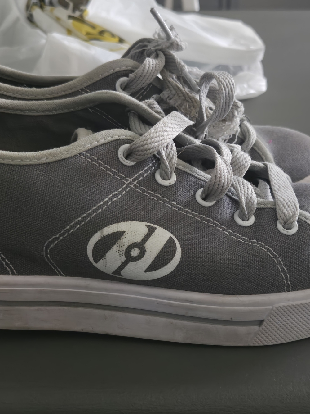 Heelys Gray Low-Top Canvas Kids Sneakers